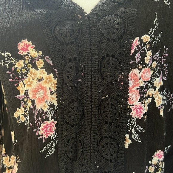 Boho American rag  long sleeve blouse. Appliqué on front gives a nice touch - Picture 3 of 4